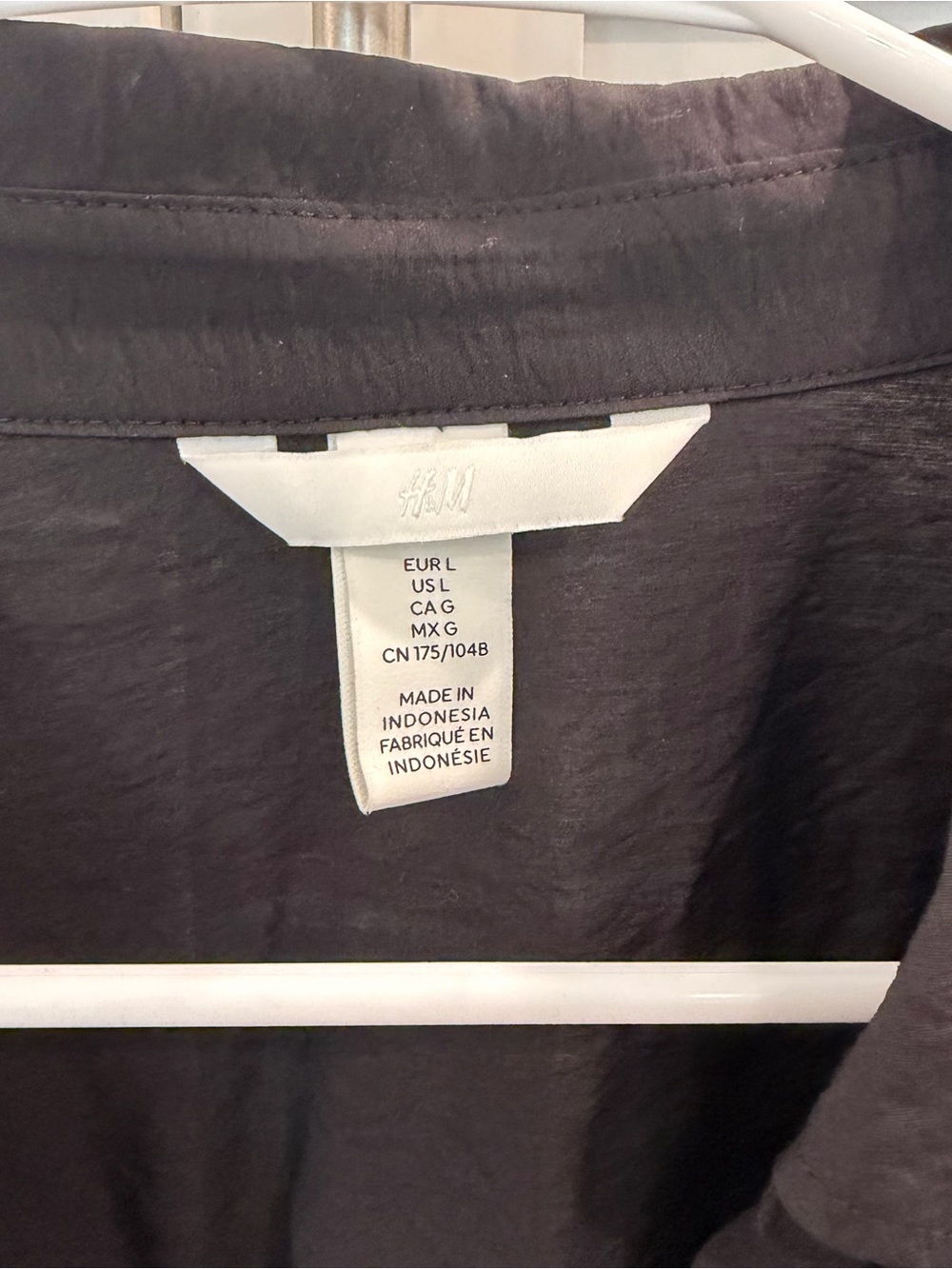 H&M Black Ruched Button-Front Collared Blouse - Picture 2 of 3